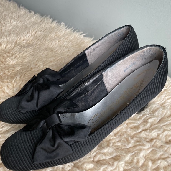 Size 6.5 black dress shoes elegant with bow. - Picture 7 of 8